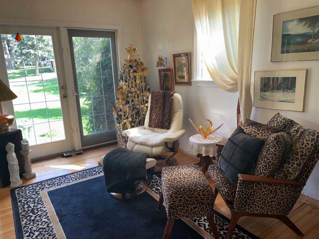 4811 52 Street, Innisfree, AB - Indoor Photo Showing Living Room