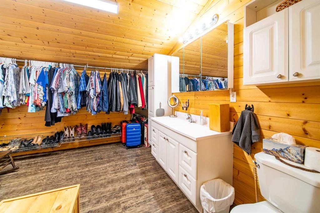 4608 51 Avenue, Czar, AB - Indoor With Storage