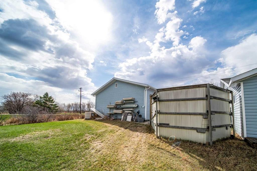 4608 51 Avenue, Czar, AB - Outdoor