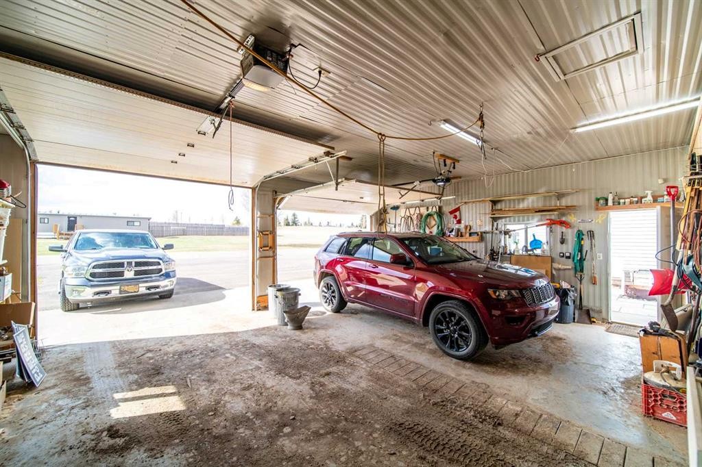 4608 51 Avenue, Czar, AB - Indoor Photo Showing Garage