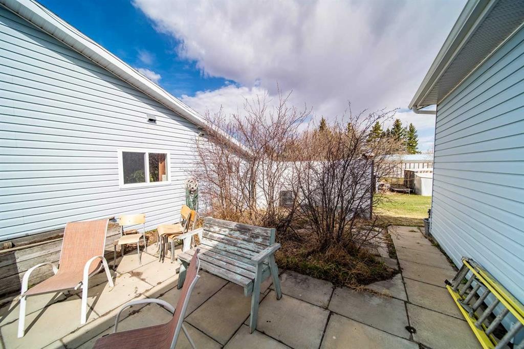 4608 51 Avenue, Czar, AB - Outdoor With Exterior