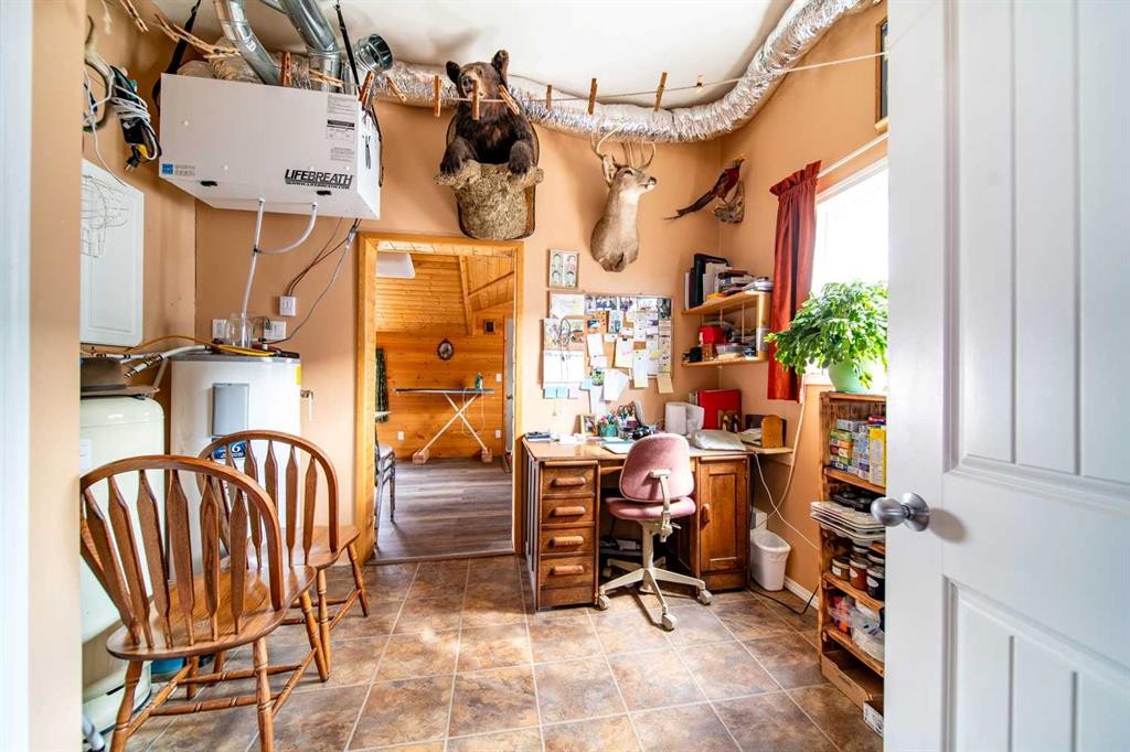 4608 51 Avenue, Czar, AB - Indoor