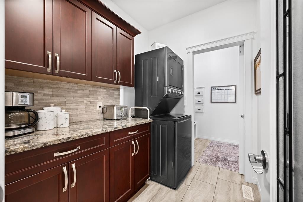 6210 20 Street Close, Lloydminster, AB
