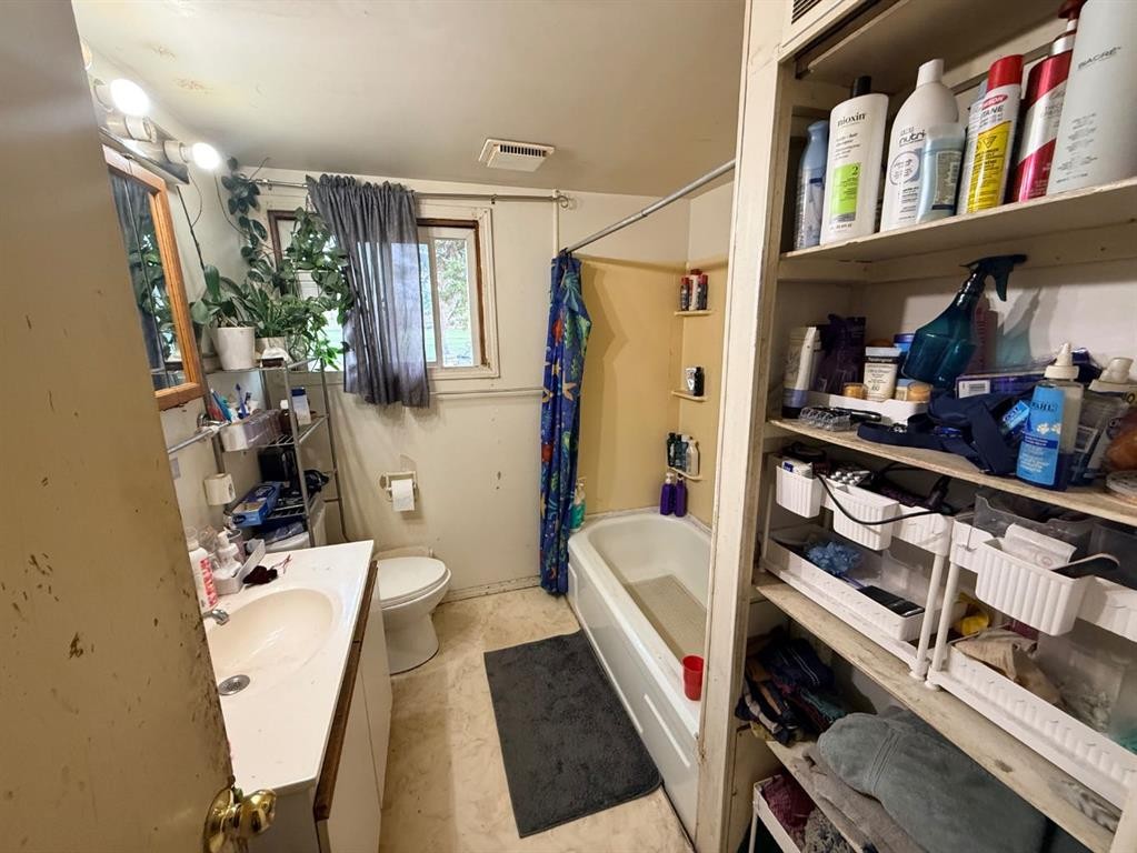 5115 56A Street, Lloydminster, AB - Indoor Photo Showing Bathroom