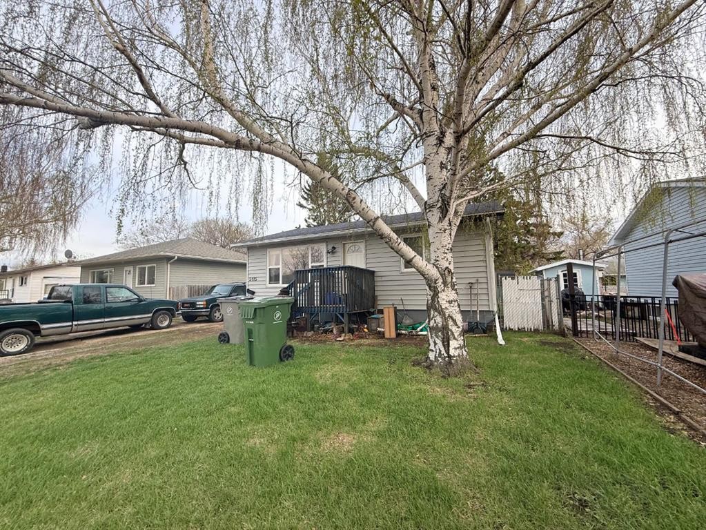 5115 56A Street, Lloydminster, AB - Outdoor