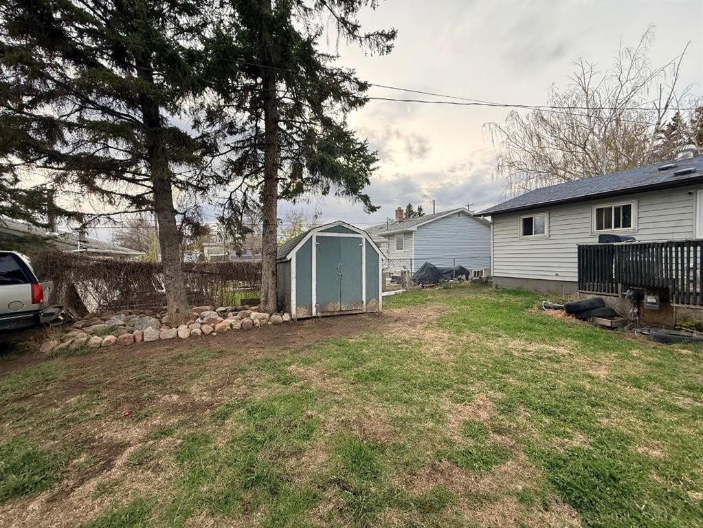 5115 56A Street, Lloydminster, AB - Outdoor