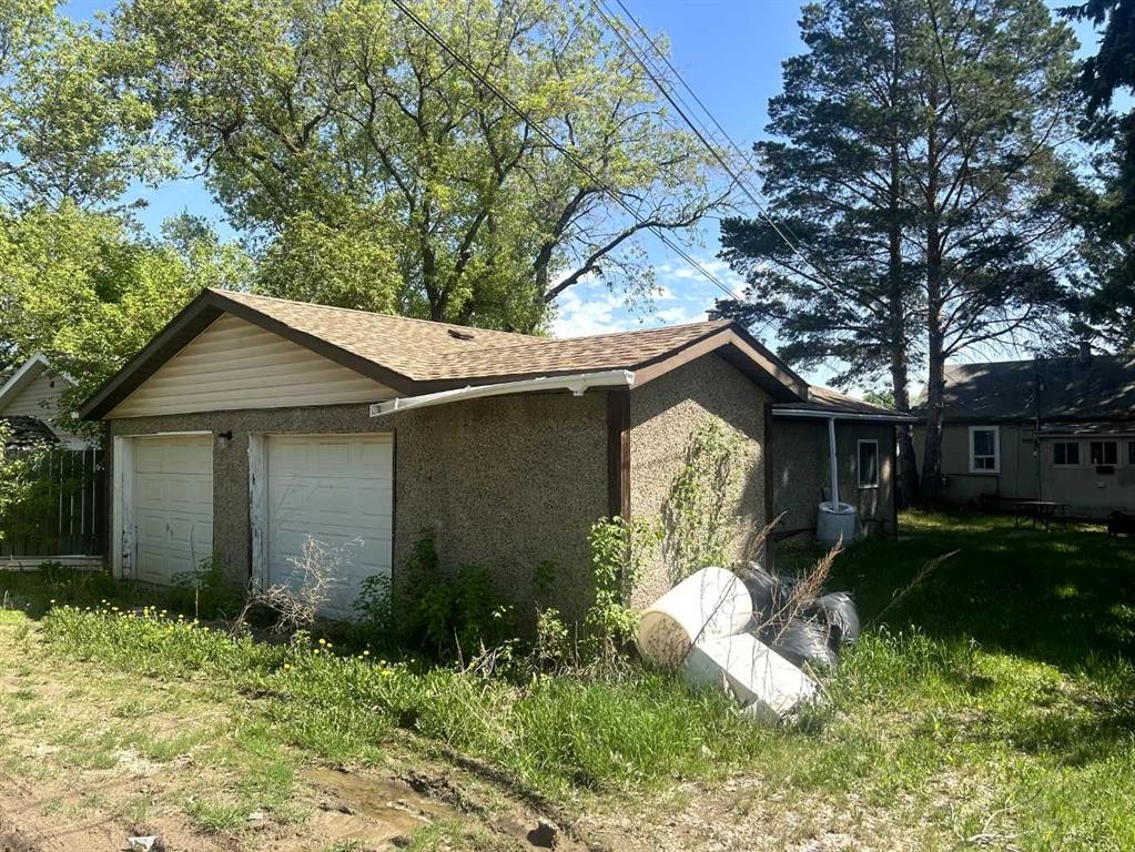 3206 49 Avenue, Lloydminster, SK - Outdoor