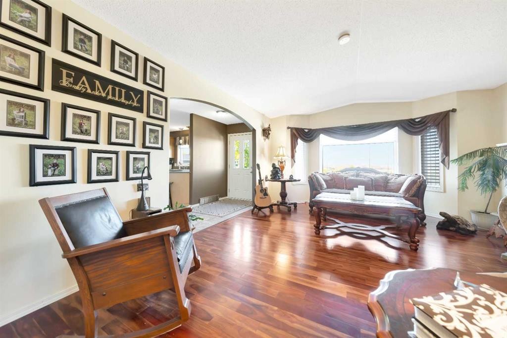 317 6 Avenue, Paradise Hill, SK - Indoor Photo Showing Living Room