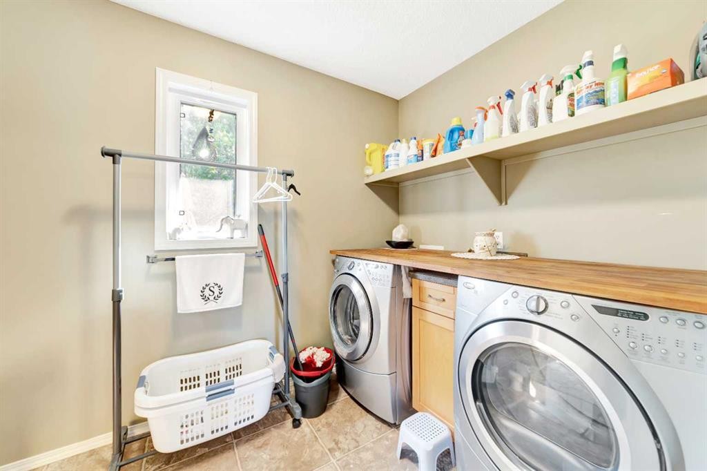 317 6 Avenue, Paradise Hill, SK - Indoor Photo Showing Laundry Room