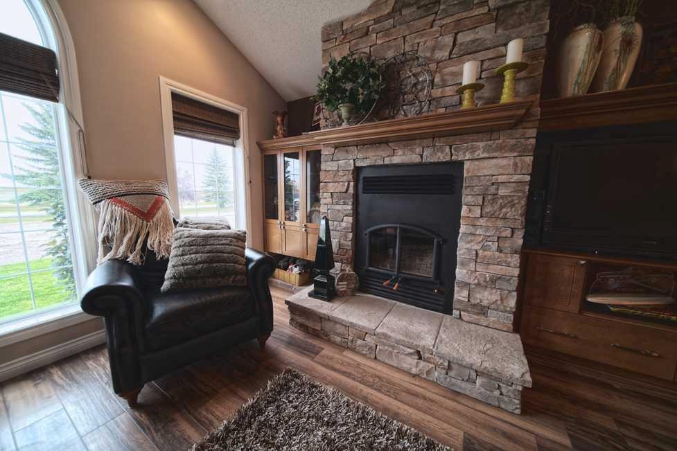 451066 Rge Rd 73, Rural Wainwright No. 61, M.D. Of, AB - Indoor Photo Showing Living Room With Fireplace