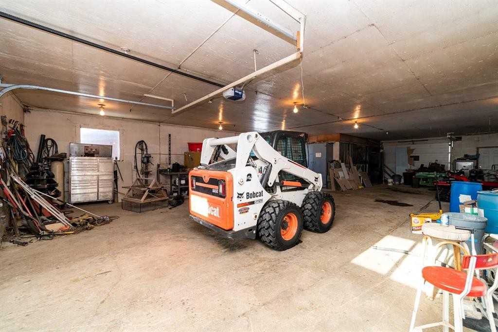 451066 Rge Rd 73, Rural Wainwright No. 61, M.D. Of, AB - Indoor Photo Showing Garage