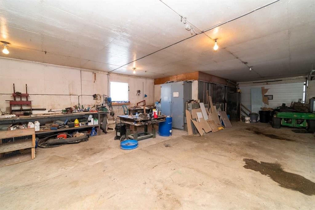 451066 Rge Rd 73, Rural Wainwright No. 61, M.D. Of, AB - Indoor Photo Showing Garage