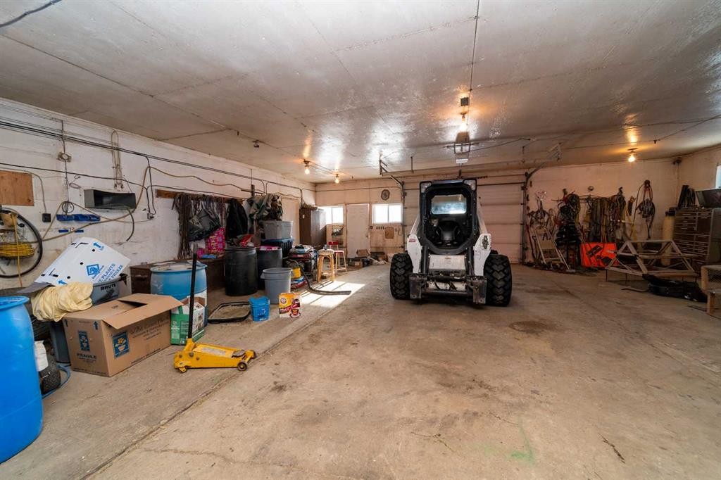 451066 Rge Rd 73, Rural Wainwright No. 61, M.D. Of, AB - Indoor Photo Showing Garage