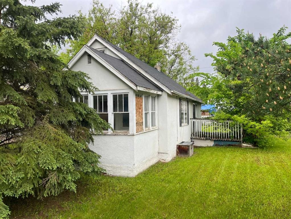 5402 50 Street, Lloydminster, AB