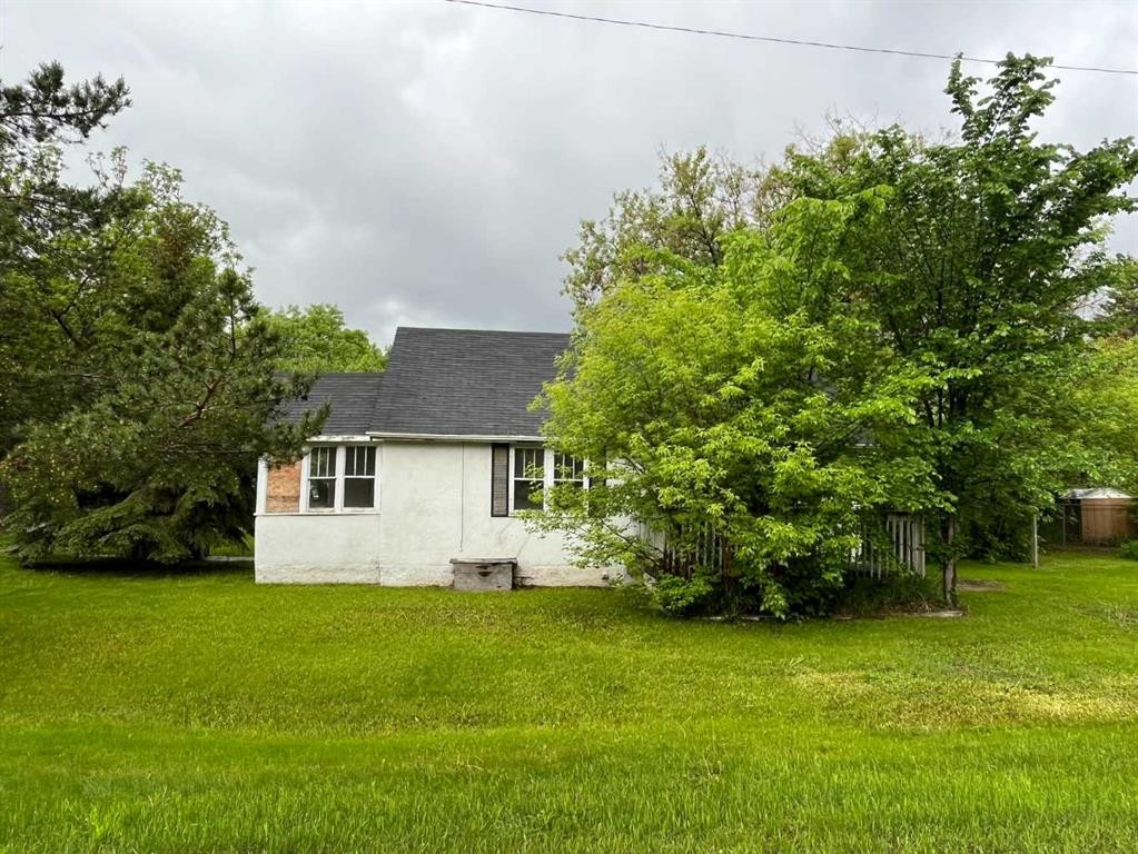 5402 50 Street, Lloydminster, AB