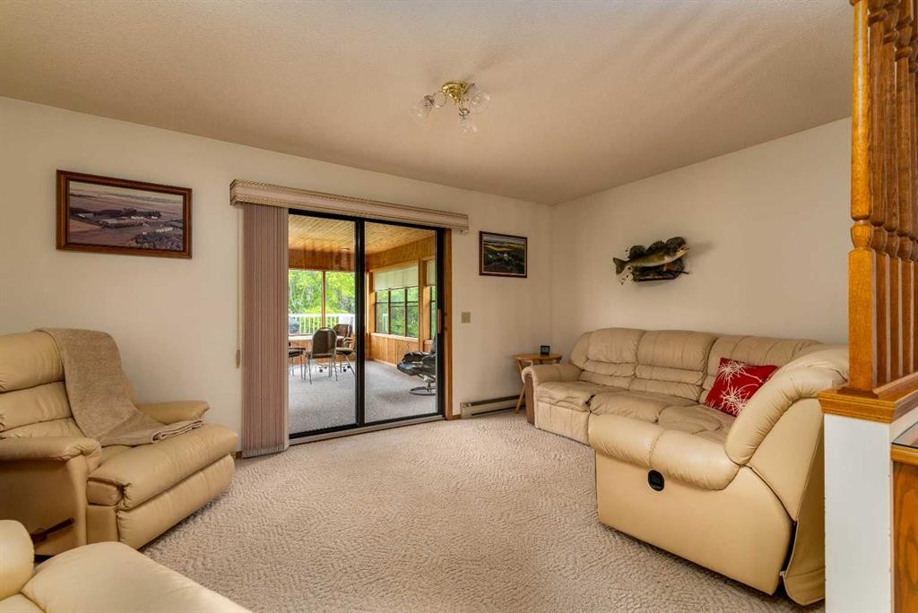Ne 19-47-23-W3 Rm Eldon, Maidstone, SK - Indoor Photo Showing Living Room