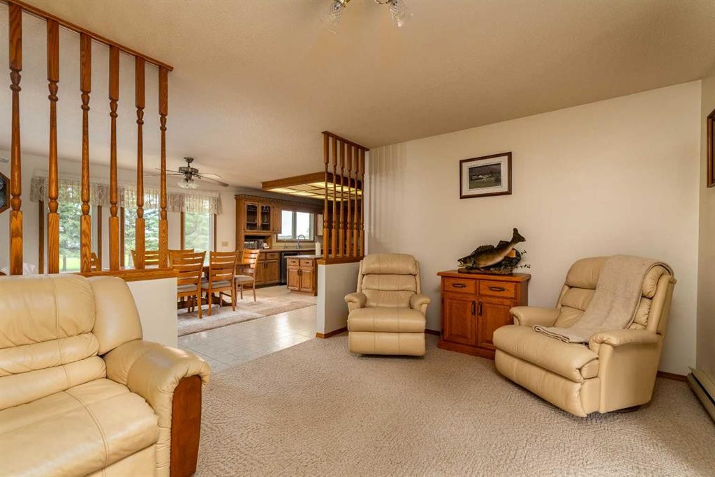 Ne 19-47-23-W3 Rm Eldon, Maidstone, SK - Indoor Photo Showing Living Room
