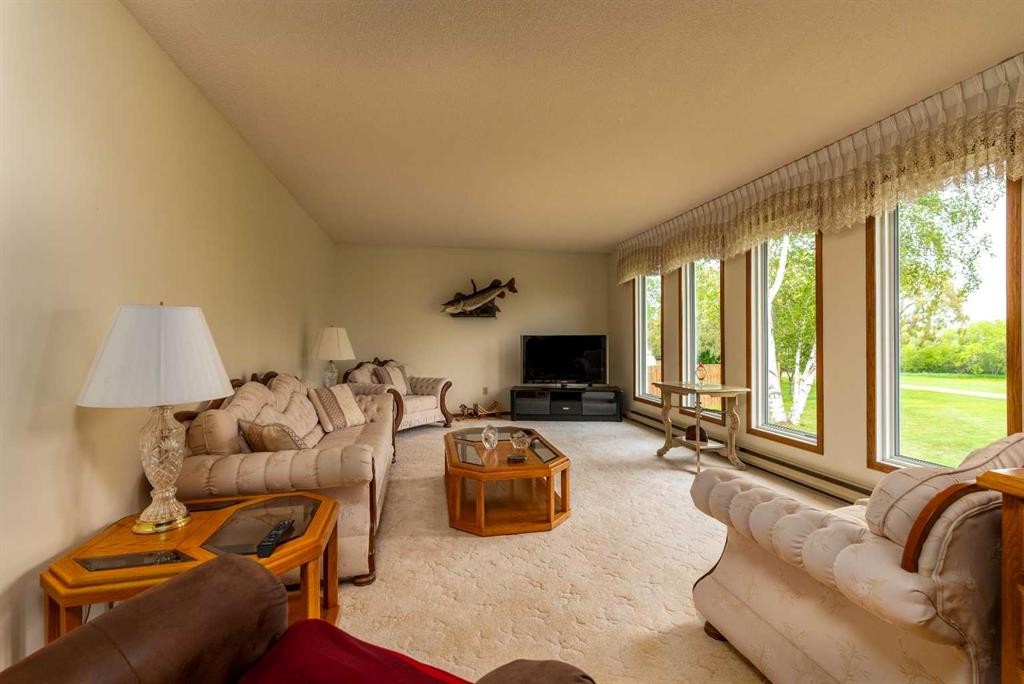 Ne 19-47-23-W3 Rm Eldon, Maidstone, SK - Indoor Photo Showing Living Room