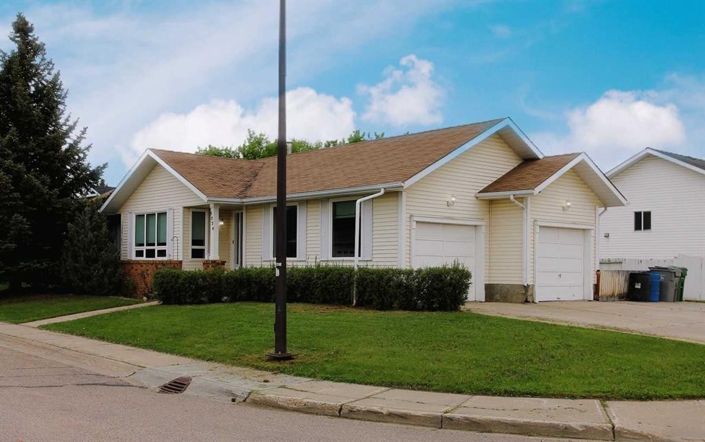 5224 23 Street, Lloydminster, AB - Outdoor