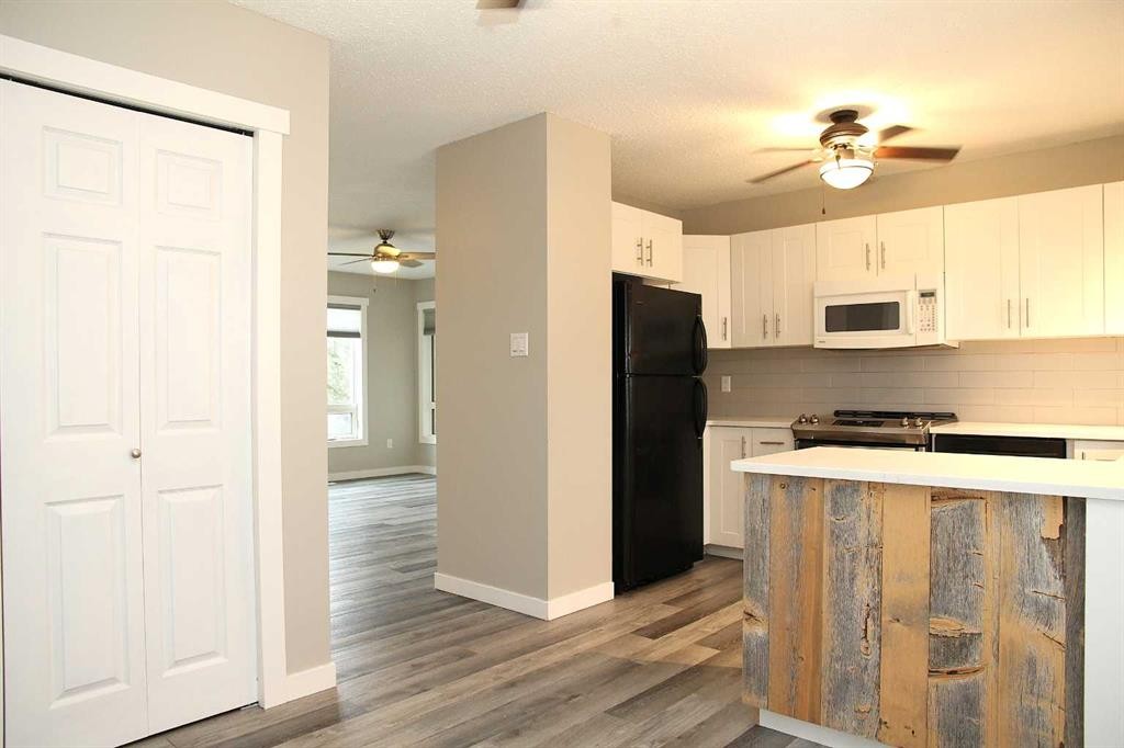 5224 23 Street, Lloydminster, AB - Indoor Photo Showing Kitchen
