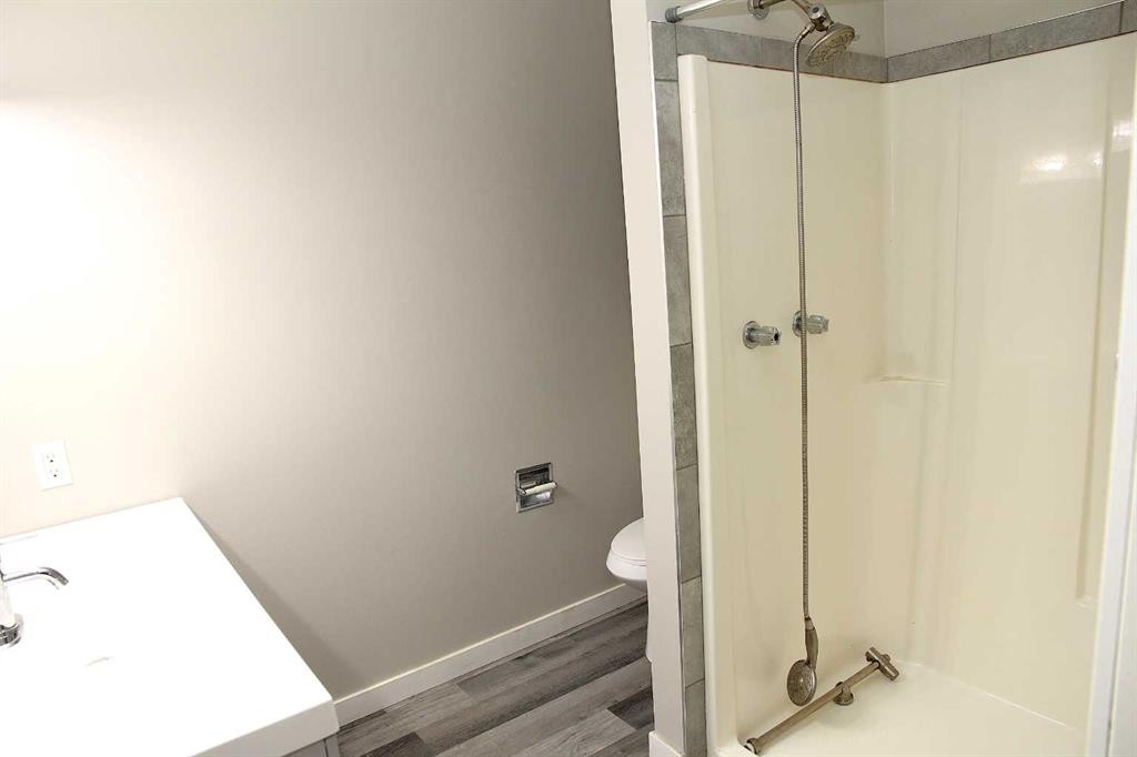 5224 23 Street, Lloydminster, AB - Indoor Photo Showing Bathroom