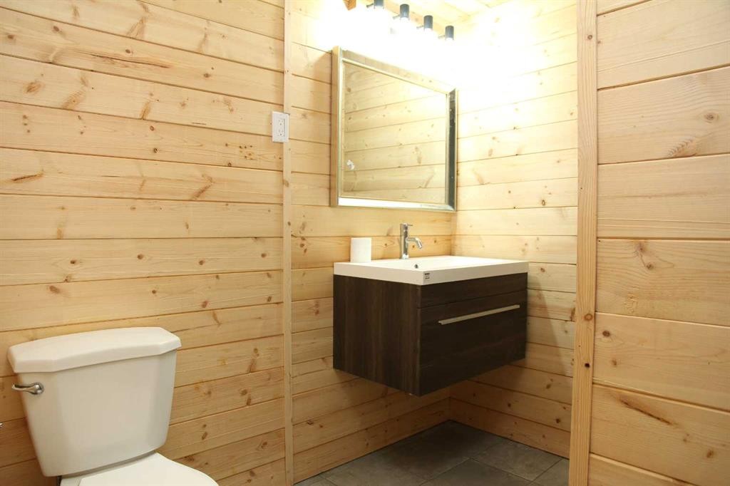 5224 23 Street, Lloydminster, AB - Indoor Photo Showing Bathroom