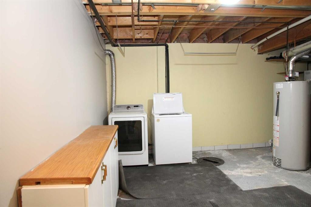 5224 23 Street, Lloydminster, AB - Indoor Photo Showing Laundry Room