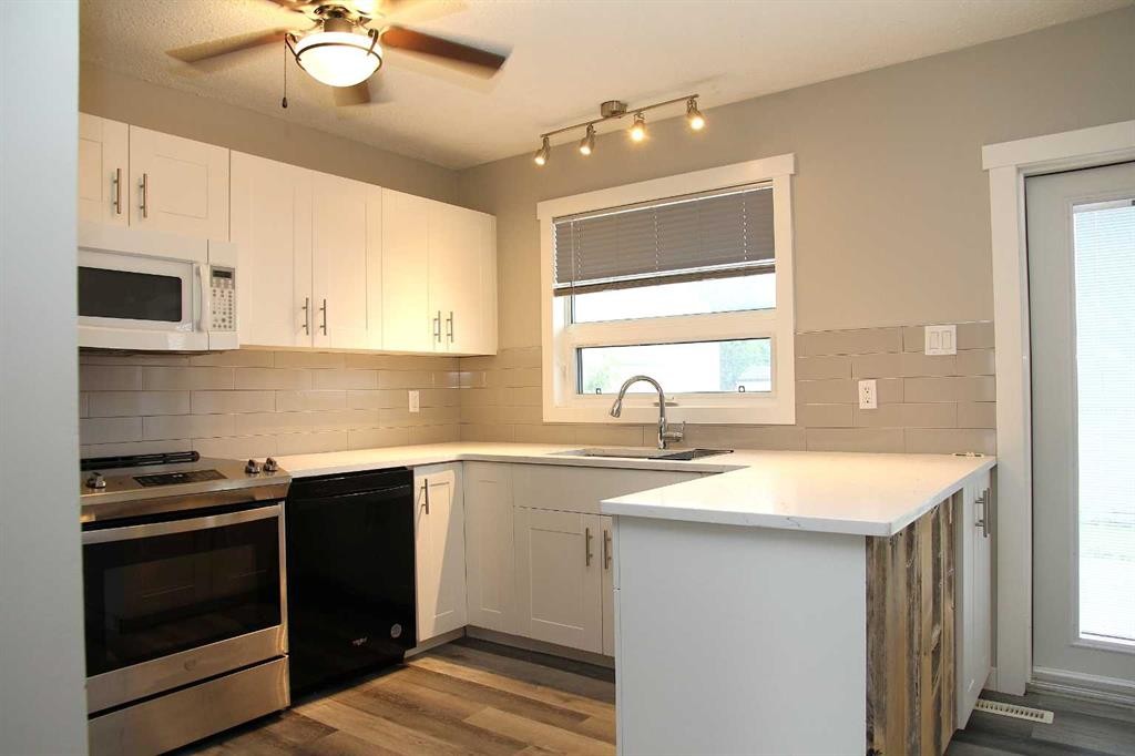 5224 23 Street, Lloydminster, AB - Indoor Photo Showing Kitchen
