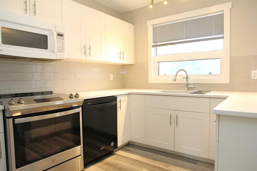 5224 23 Street, Lloydminster, AB - Indoor Photo Showing Kitchen