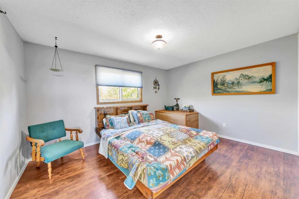 Rr 20 493063, Rural, AB - Indoor Photo Showing Bedroom