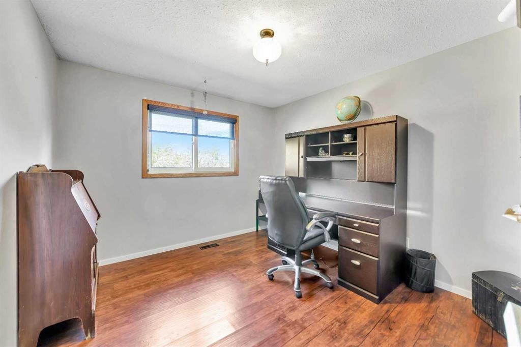 Rr 20 493063, Rural, AB - Indoor Photo Showing Office