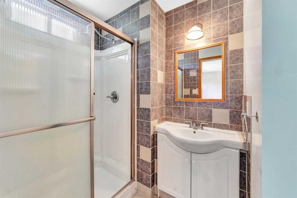 Rr 20 493063, Rural, AB - Indoor Photo Showing Bathroom