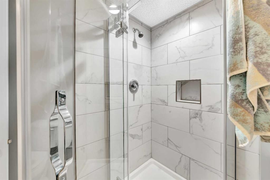 Rr 20 493063, Rural, AB - Indoor Photo Showing Bathroom