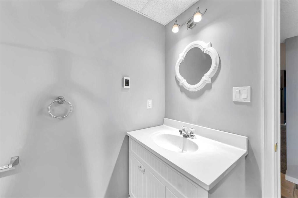 Rr 20 493063, Rural, AB - Indoor Photo Showing Bathroom