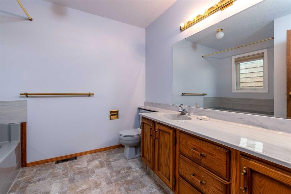 502 2 Street East, Maidstone, SK - Indoor Photo Showing Bathroom