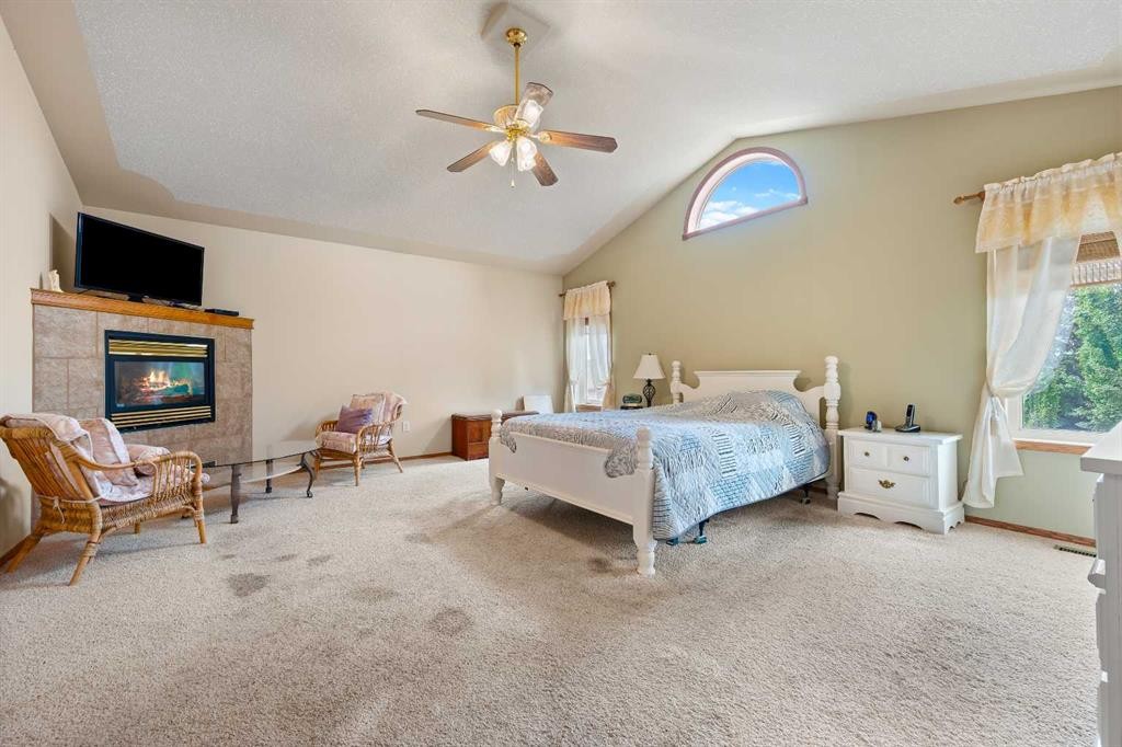 2204 59A Avenue Close, Lloydminster, AB - Indoor Photo Showing Bedroom