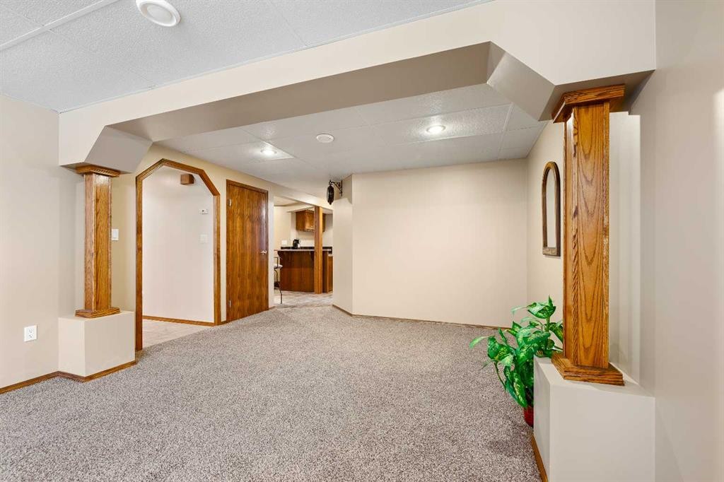 2204 59A Avenue Close, Lloydminster, AB - Indoor Photo Showing Other Room