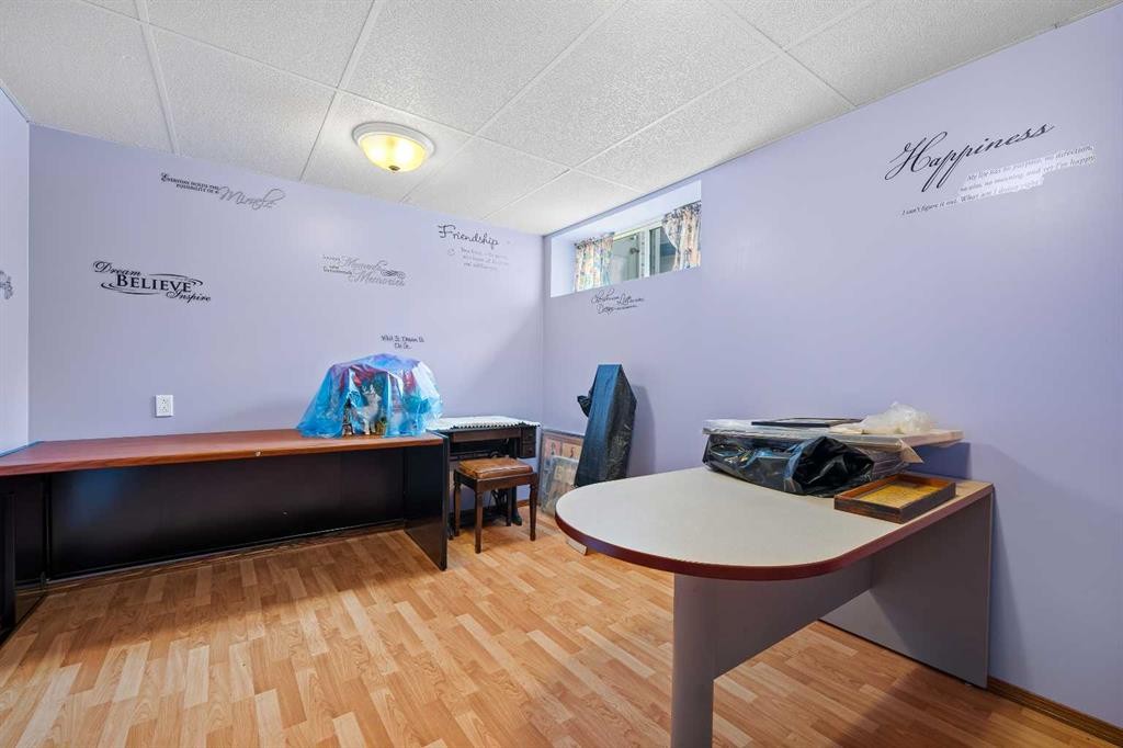 2204 59A Avenue Close, Lloydminster, AB - Indoor Photo Showing Other Room