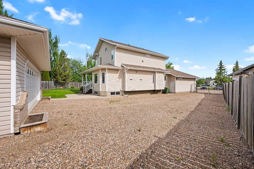 2204 59A Avenue Close, Lloydminster, AB - Outdoor With Exterior