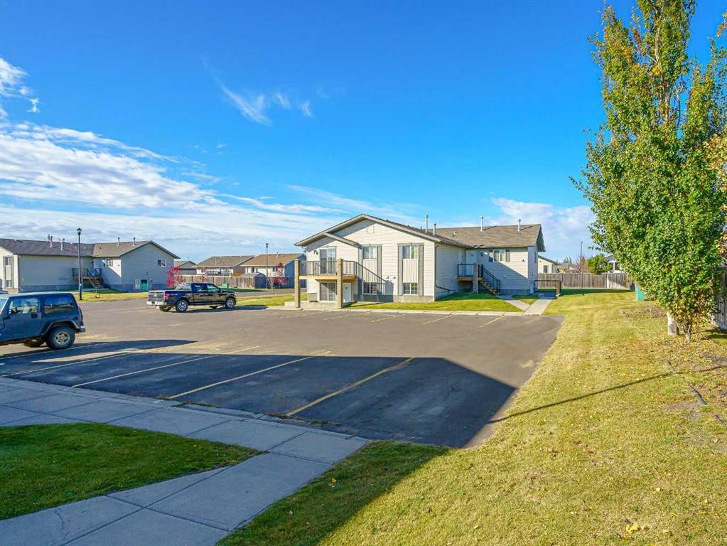 1-1901 52 Avenue, Lloydminster, AB - Outdoor