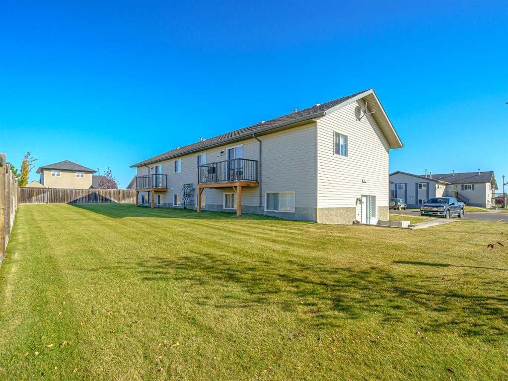 1-1901 52 Avenue, Lloydminster, AB - Outdoor With Exterior