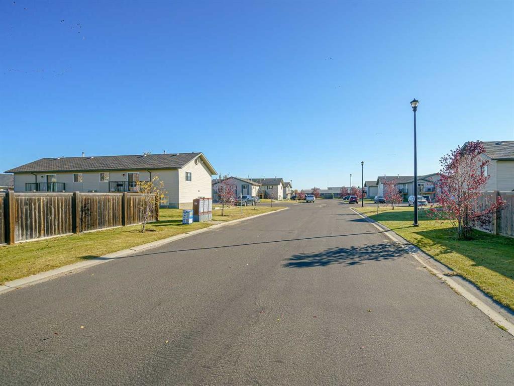 1-1901 52 Avenue, Lloydminster, AB - Outdoor
