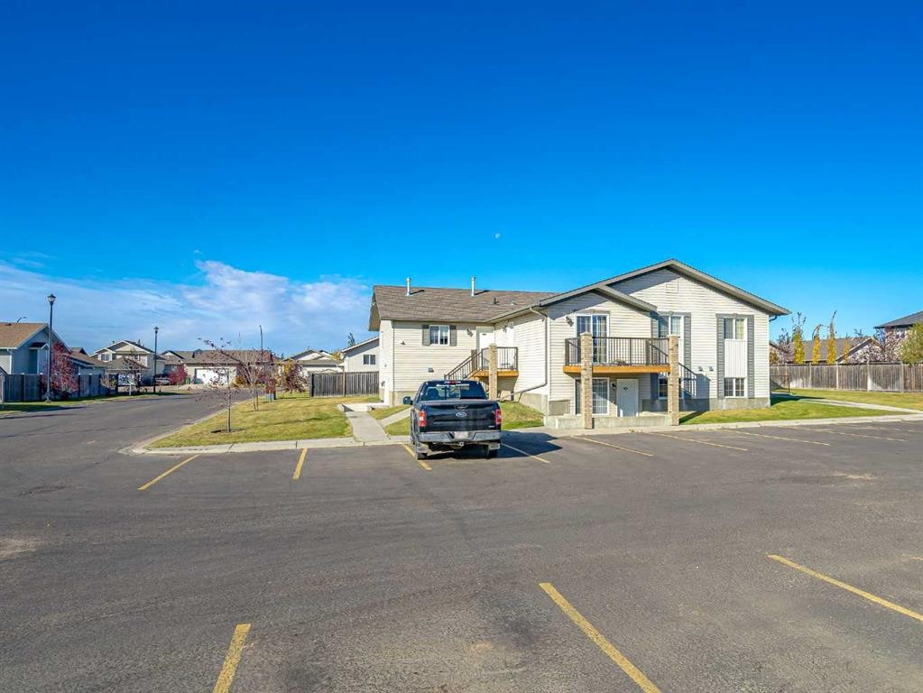 1-1901 52 Avenue, Lloydminster, AB - Outdoor