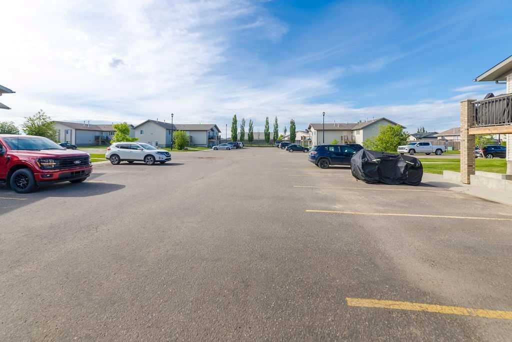 1-1901 52 Avenue, Lloydminster, AB - Outdoor