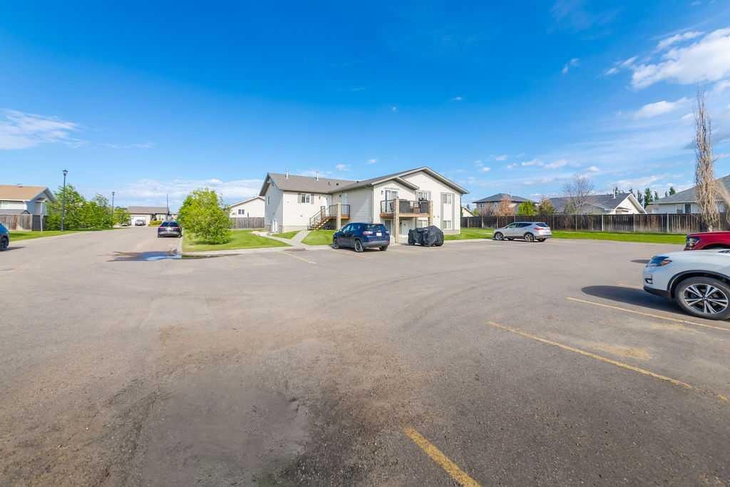 1-1901 52 Avenue, Lloydminster, AB - Outdoor