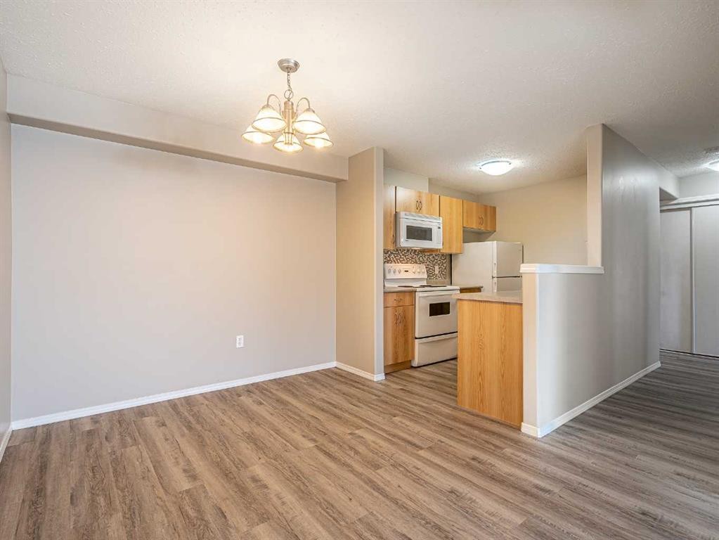 1-1901 52 Avenue, Lloydminster, AB - Indoor Photo Showing Kitchen
