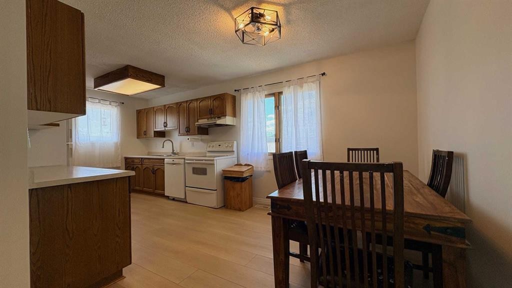 922 5 Avenue, Wainwright, AB