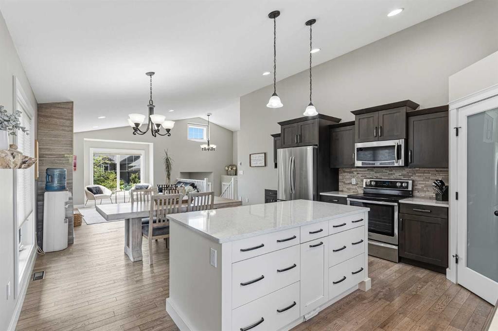 33-2715 73 Avenue, Lloydminster, AB - Indoor Photo Showing Kitchen With Upgraded Kitchen