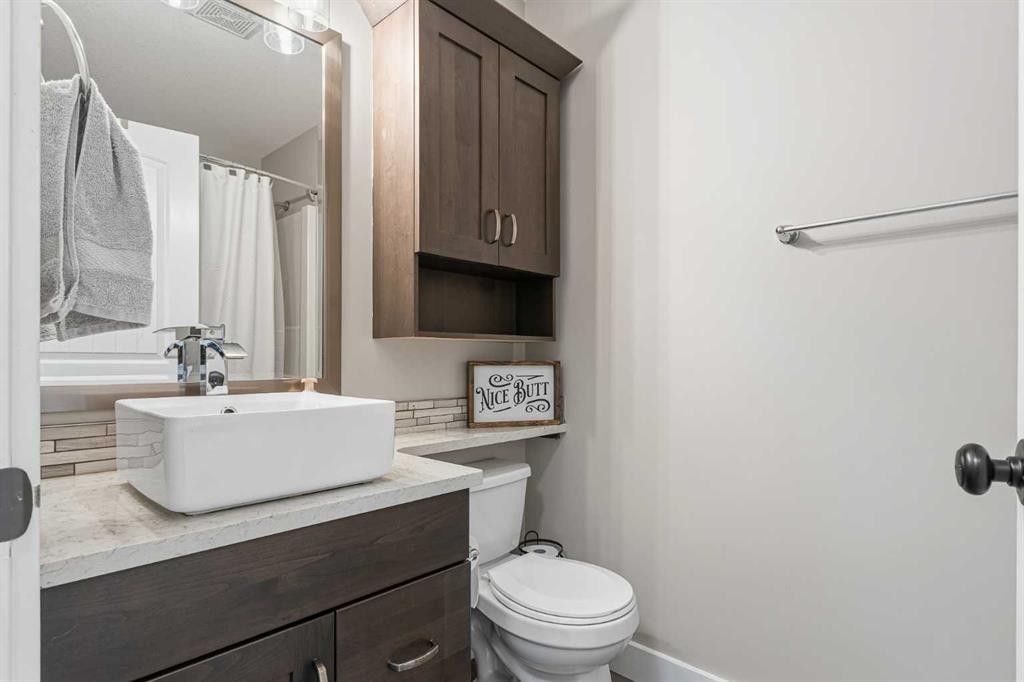 33-2715 73 Avenue, Lloydminster, AB - Indoor Photo Showing Bathroom