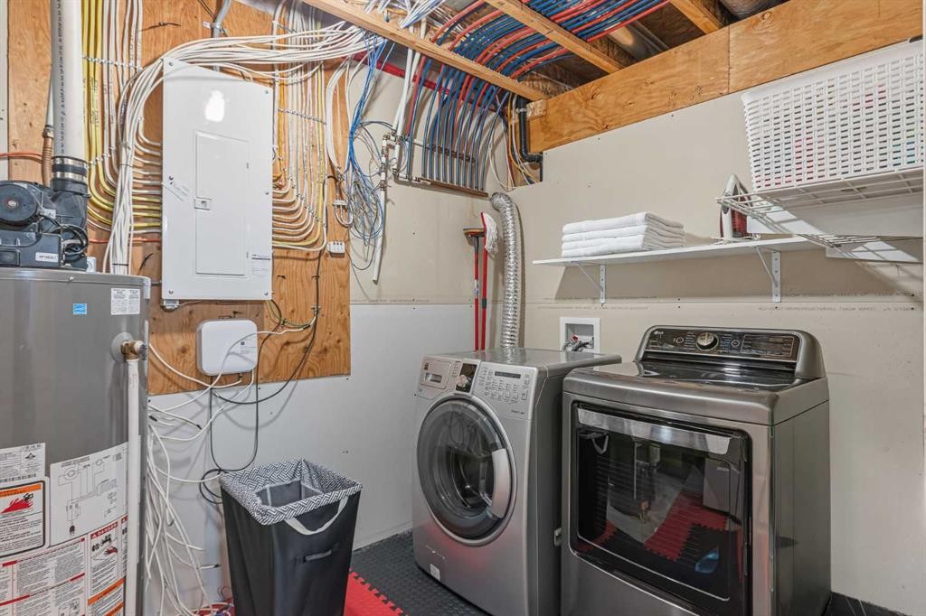 33-2715 73 Avenue, Lloydminster, AB - Indoor Photo Showing Laundry Room